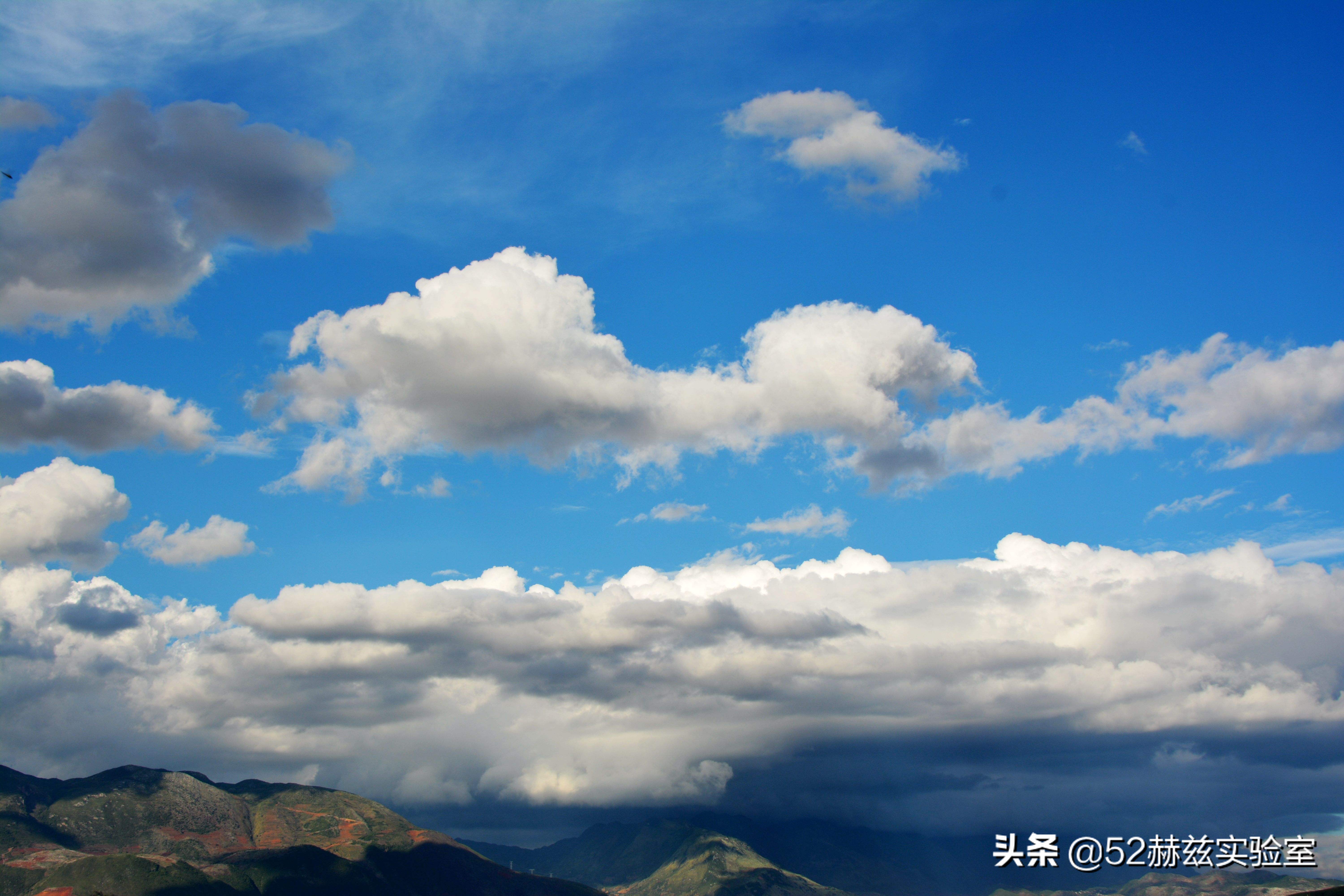 漂浮在天空中的一朵云有多重_漂浮在天空中的一朵云有多重啊