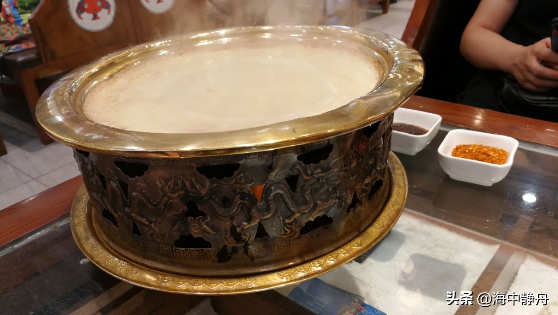 秋天的第一杯奶茶是什么含义_女生送男生秋天的第一杯奶茶是什么含义