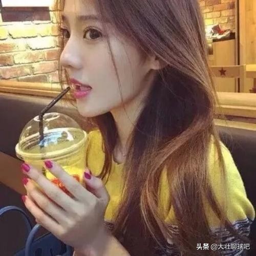 秋天的第一杯奶茶是什么含义_女生送男生秋天的第一杯奶茶是什么含义
