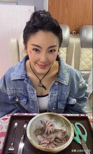 张雨绮剪八爪鱼疑内涵罗志祥_张雨绮剪八爪鱼表情包