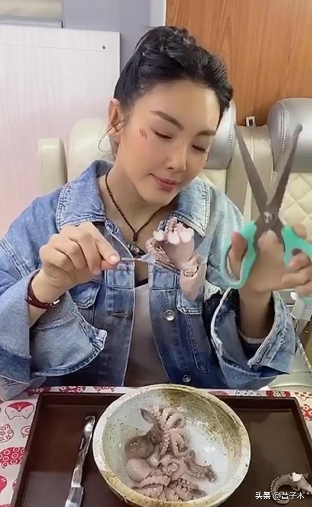 张雨绮剪八爪鱼疑内涵罗志祥_张雨绮剪八爪鱼表情包